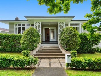 Location and lifestyle - Entrance at 4 Windmill Rd