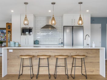 Contemporary Living with Style and Views