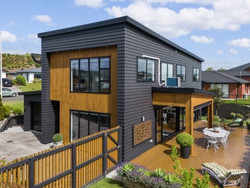 Chic architectural living