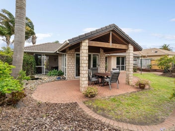 Palm Springs Location with Over Height Garaging