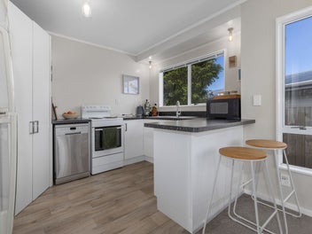 SUN, STYLE AND SIMPLICITY