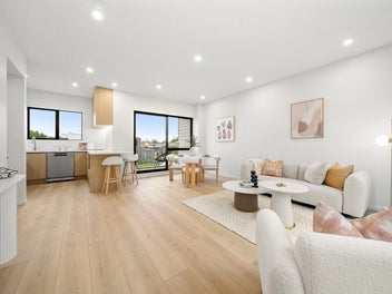 Freehold, Sunny, Stylish & Low-Maintenance