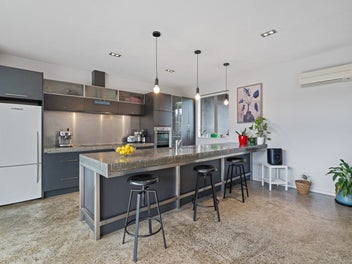 Must be sold! Vendors downsizing