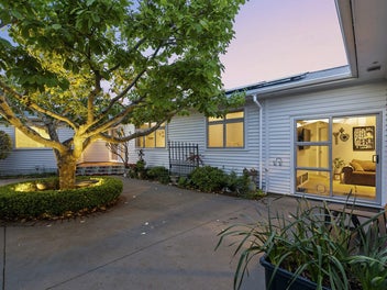 FAMILY APPEAL IN SECLUDED CITY SETTING