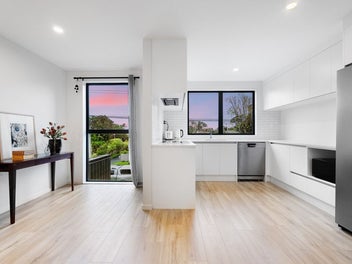 Stylish Takapuna Townhouse