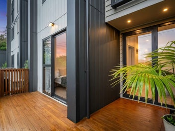 Stylish Takapuna Townhouse