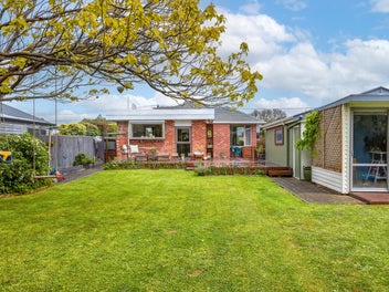 Modern Comfort Meets Classic Kiwi Charm