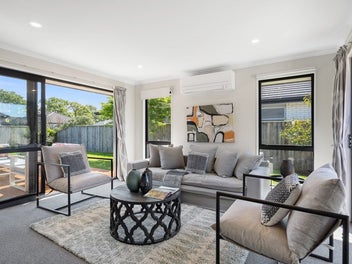 Family-Friendly 3 Bedroom Home With 2nd Lounge