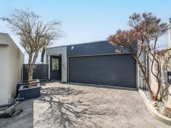 ONE OF A KIND WITH VIEWS