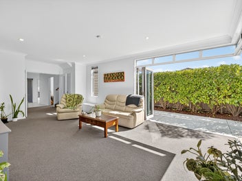 Sunny & Private Oasis!