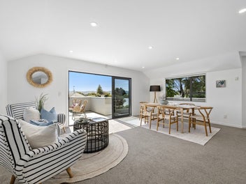 Expansive Family Living in the Heart of Eastbourne