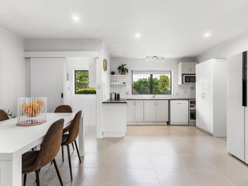 BRICK AND TILE SINGLE LEVEL STUNNER