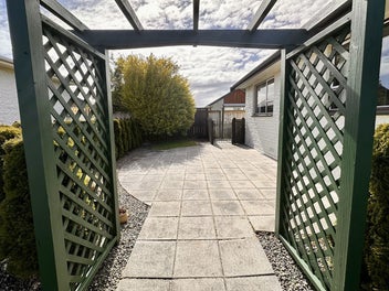 Generous Living on Lorn!