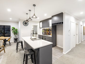 Modern Family Perfection - AUCTION!