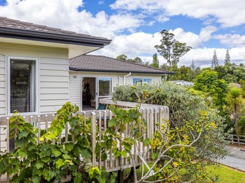 Spacious Family Home with Wide Open Views!