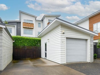 Your Modern, Hobsonville Point Sanctuary Awaits!
