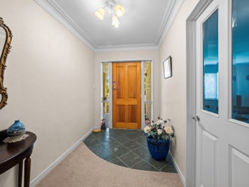 Sought after Allenton location