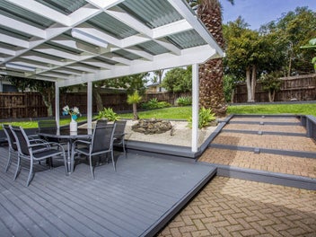 Spacious family living on 728sqm site