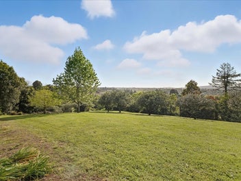 PERFECTLY POSITIONED LIFESTYLE SECTION