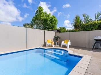 Italian Family Retreat - pool & sea views!