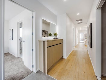 Modern Family Masterpiece in a Prime Location!