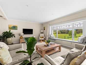 Easy Lifestyle Close to the Village