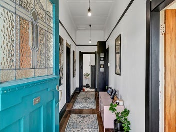 CUTE, COZY + PERFECTLY LOCATED!