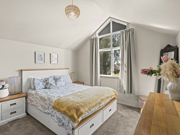 Updated Townhouse with Studio