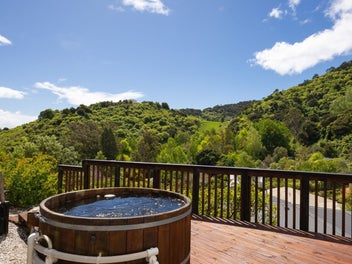 Peaceful Atawhai retreat