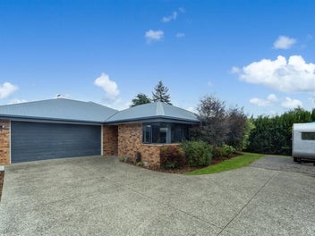 Immaculate, Private & Great Parking!