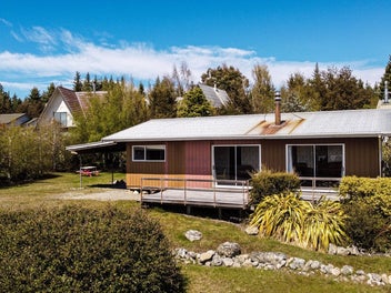 Rare Lake Tekapo gem with incredible views