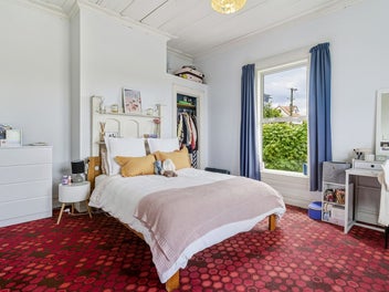 High-performing 6-bedroom University investment