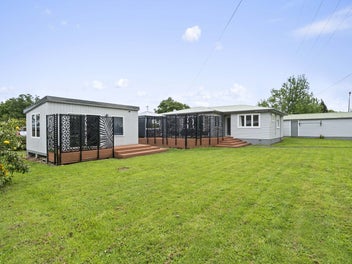 Sensational, stylish and soaked in sunshine!