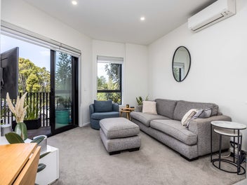 Urgent Sale! City Fringe with a carpark!