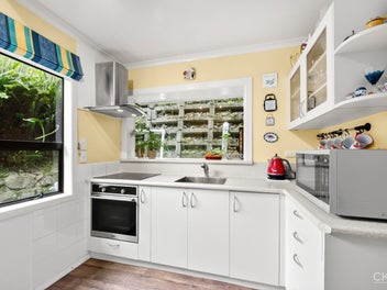 VERSATILE LIVING, GREAT SUN AND SCHOOL ZONE APPEAL