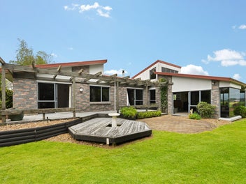 Owners Relocating Sale Required