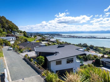 Stunning Views, Proximity & Versatility