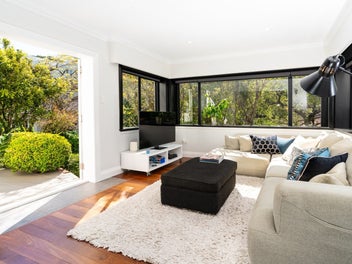 DRESS CIRCLE CHARM & VERSATILITY