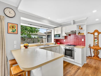 Sunny Cul-de-Sac Sanctuary