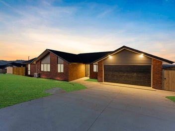 Near New 4 Bedrooms House for Sale!