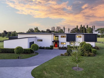 Lifestyle Living Backed By Storage Income!!