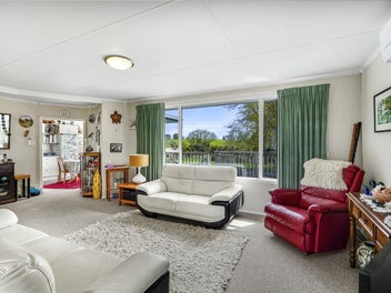 Family Comfort and Lakeside Living