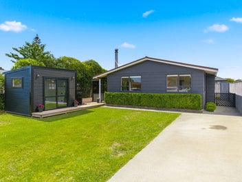 Low-Maintenance Living with Studio – Walk to Ame