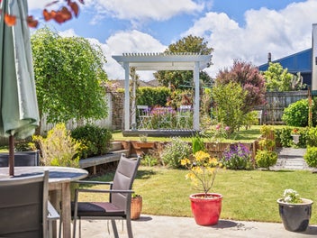 Charming Family Home in Quiet Cul-de-Sac!