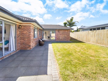 Peaceful Privacy: Single Level Brick & Tile