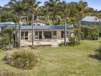 TROPICAL WATERFRONT HIDEWAY !