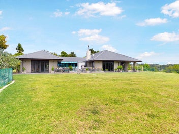 Luxury Lifestyle - Urgent Sale