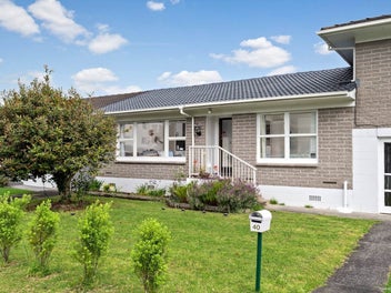 Sunny Single-Level Brick & Tile in Browns Bay