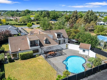 Owners North Island bound, must be sold!