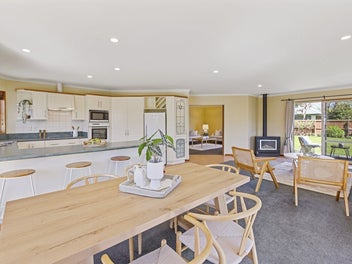 Sought After Family Living In Glasnevin Estate!